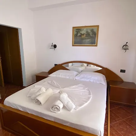 Edi *